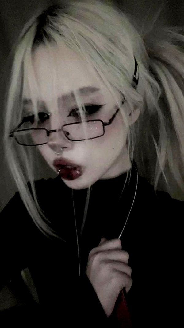 chica.niebla instagram image archive image