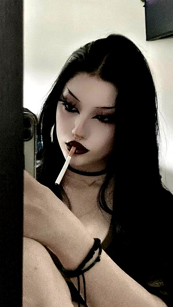 chica.niebla instagram image archive image