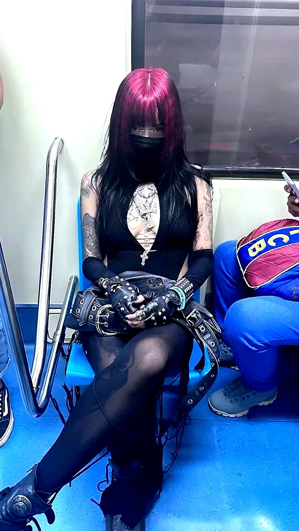 chica.niebla instagram image archive image