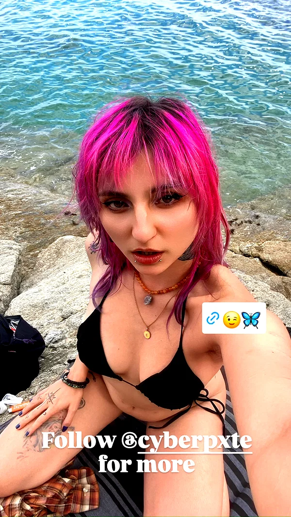 chica.niebla instagram image archive image