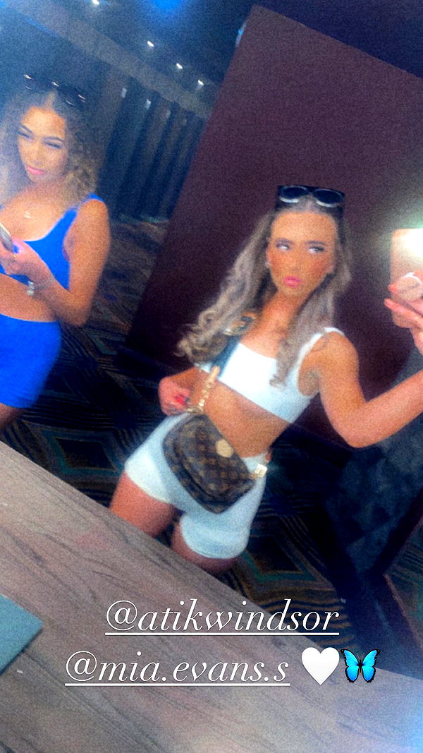chlochristienx chlochristienx archive image