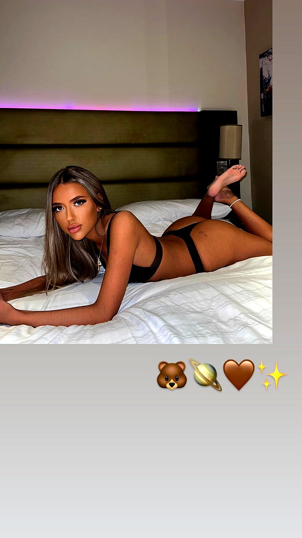 chlochristienx chlochristienx archive image