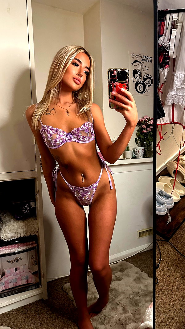 chlochristienx chlochristienx archive image