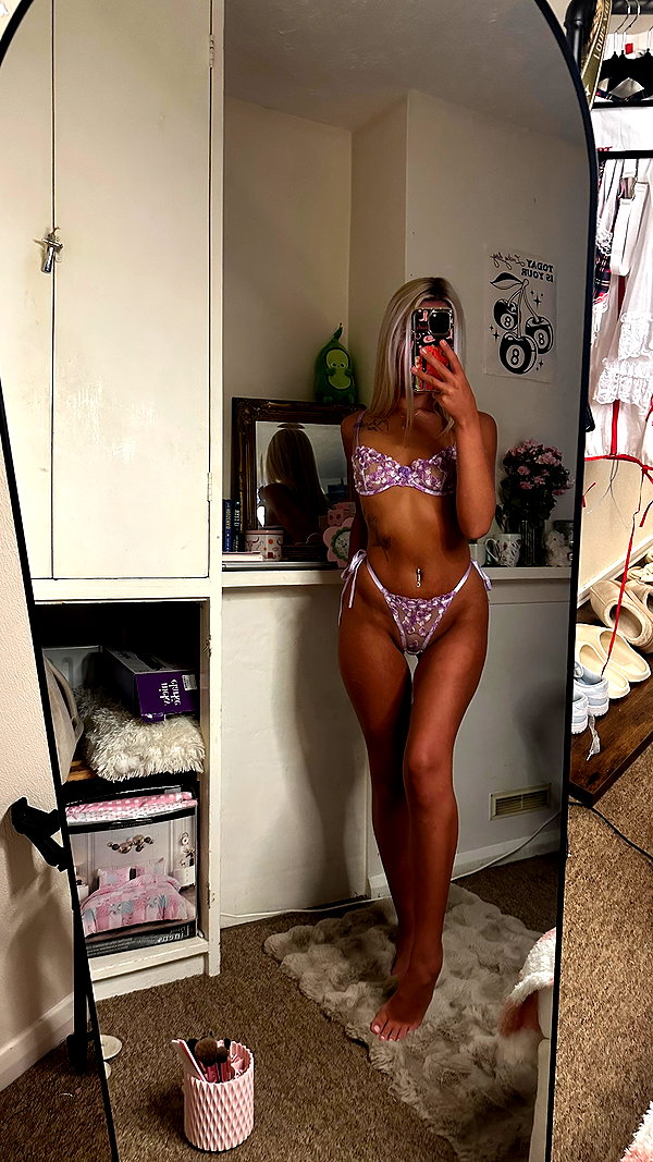 chlochristienx chlochristienx archive image