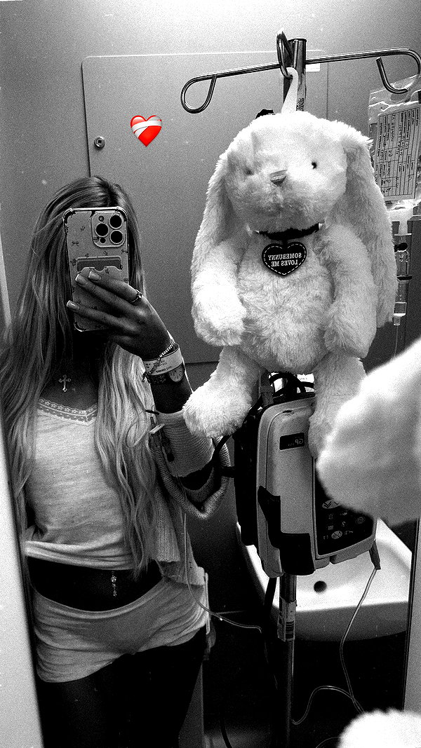 chlochristienx chlochristienx archive image