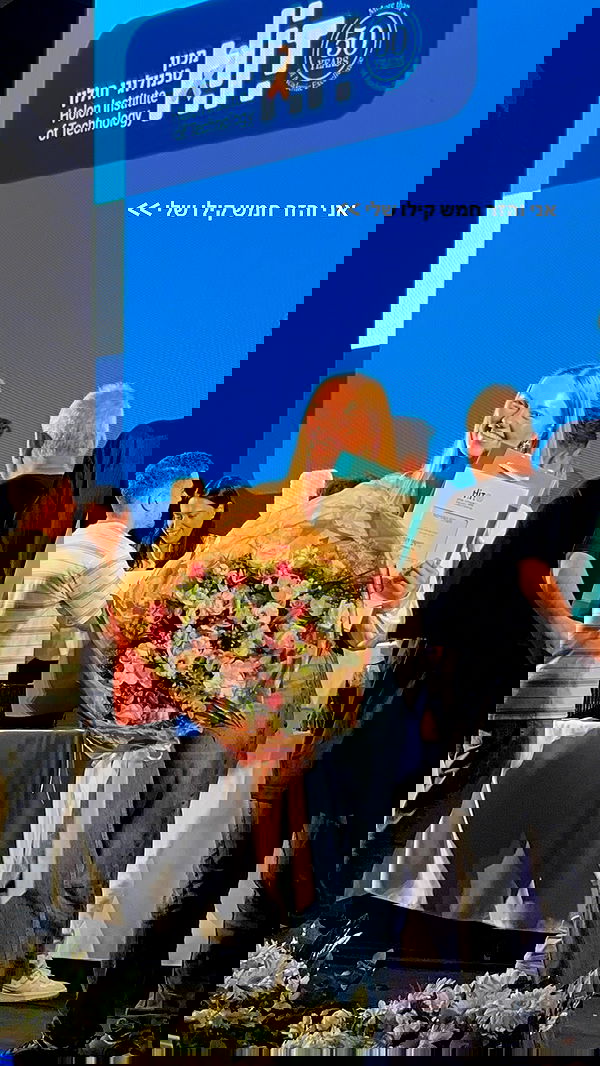 dana_ratushany image ~ Altpins