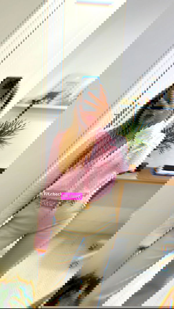 dana_ratushany image ~ Altpins