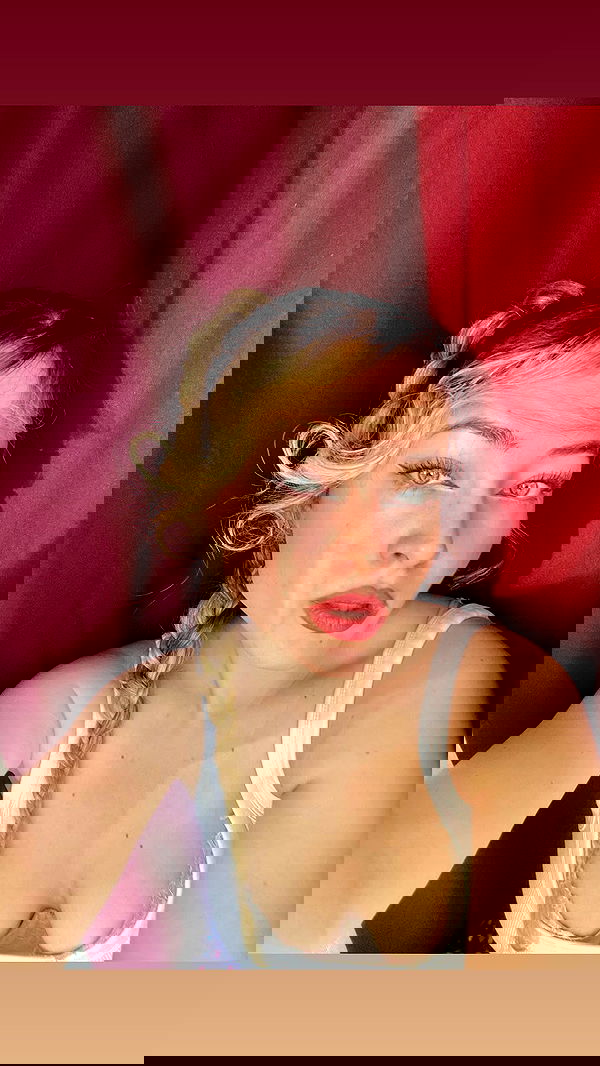 eceebayraktr image ~ Altpins