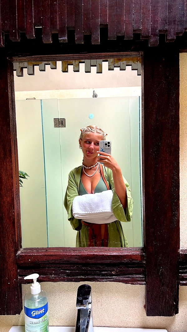 elena.zbt instagram image archive image