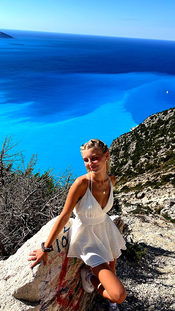 elena.zbt instagram image archive image