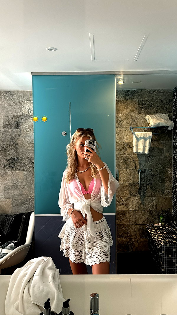 elena.zbt instagram image archive image