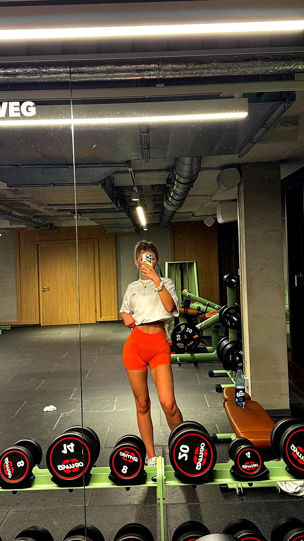 elena.zbt instagram image archive image