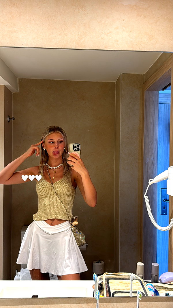 elena.zbt instagram image archive image