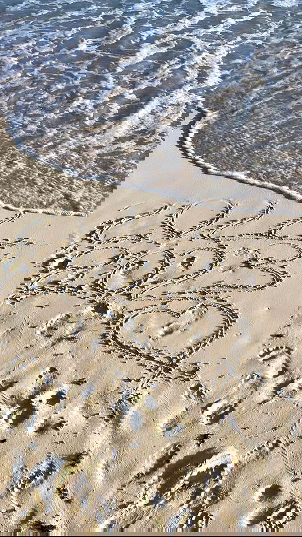 ellie.coldwell image ~ Altpins