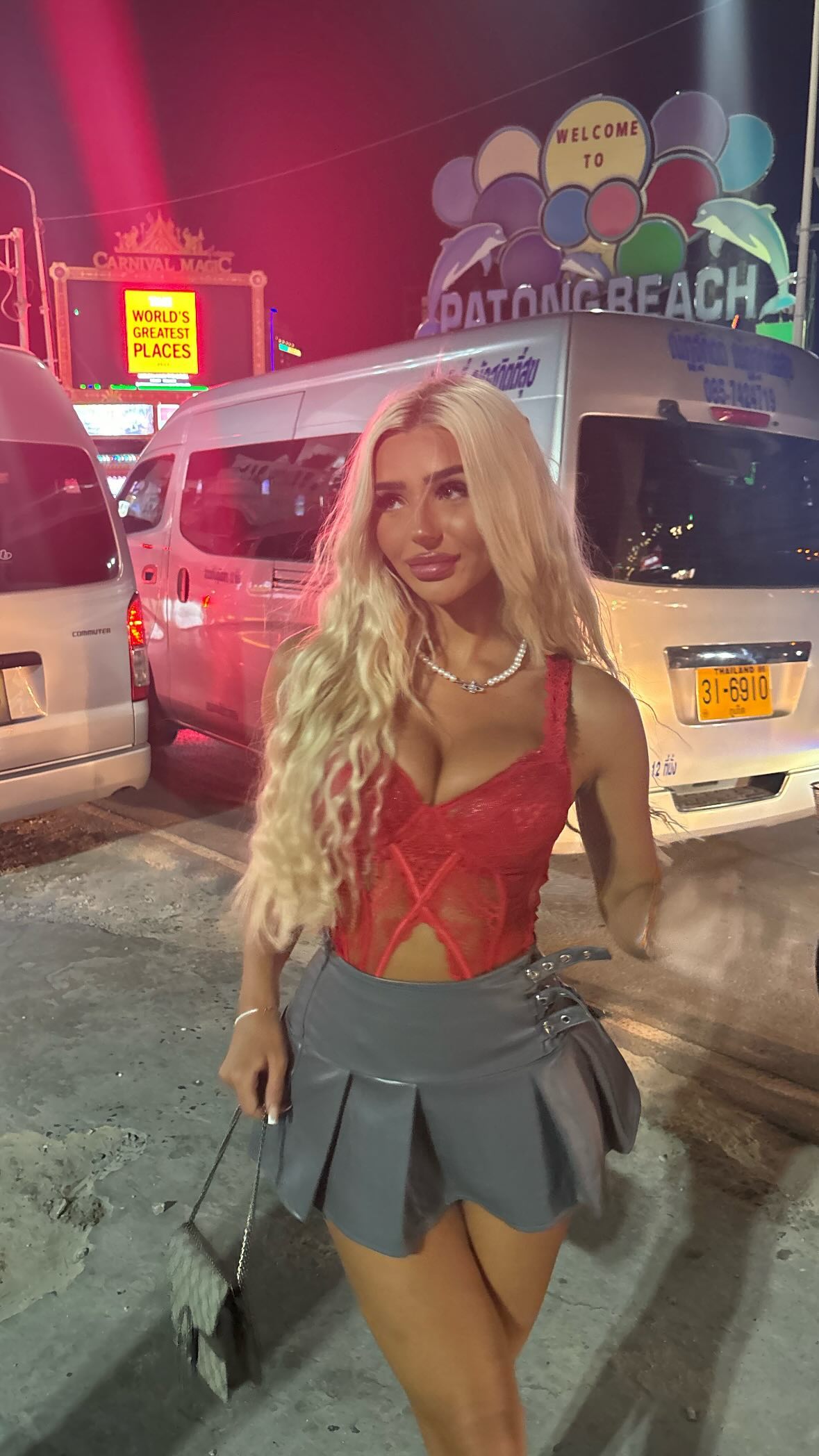 ellie.coldwell instagram image archive image