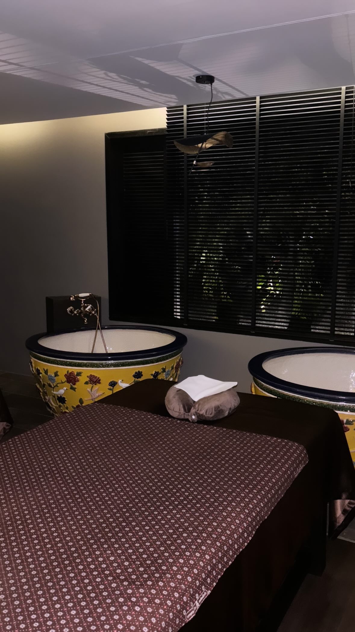 ellie.coldwell instagram image archive image