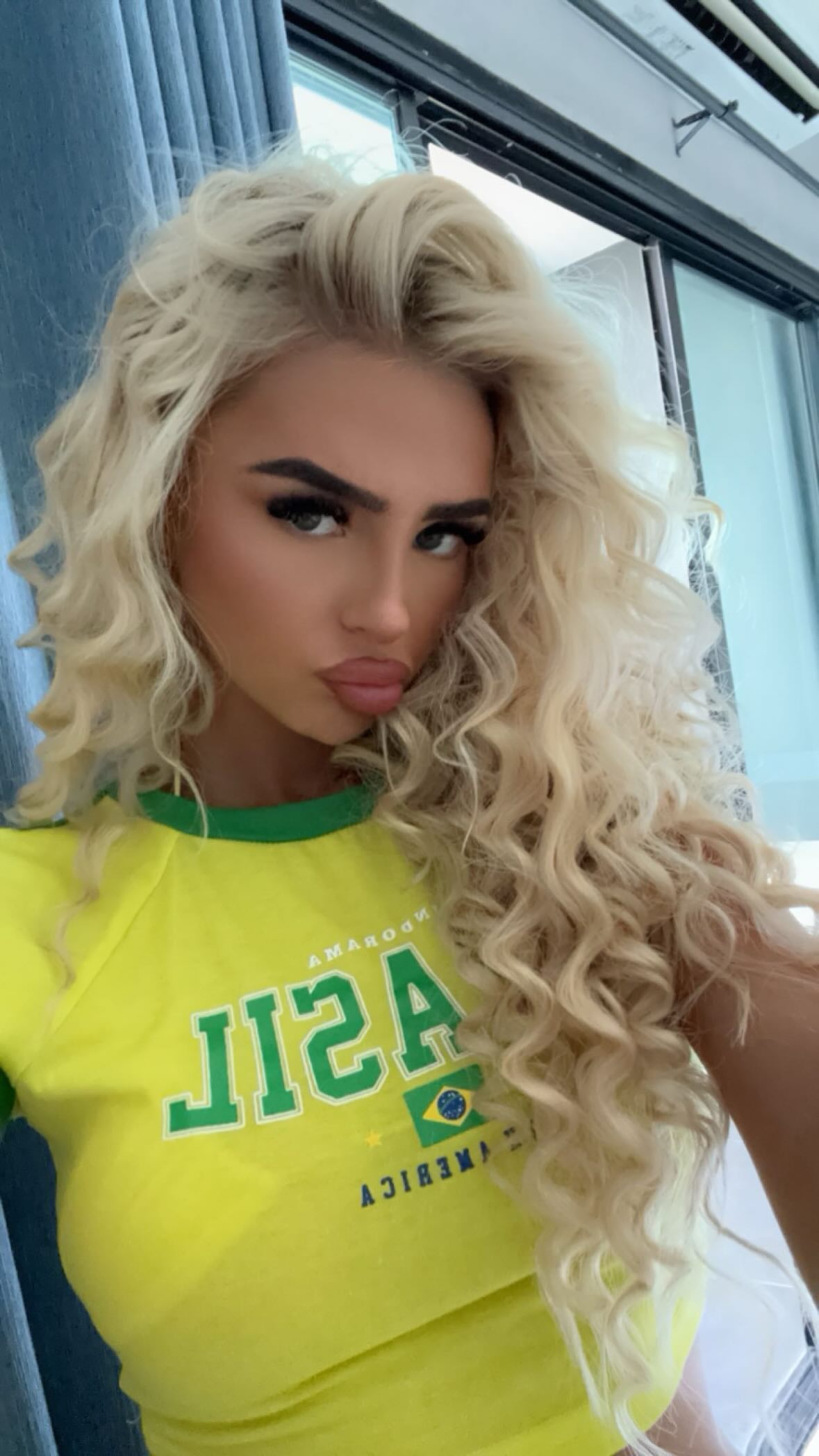 ellie.coldwell instagram image archive image