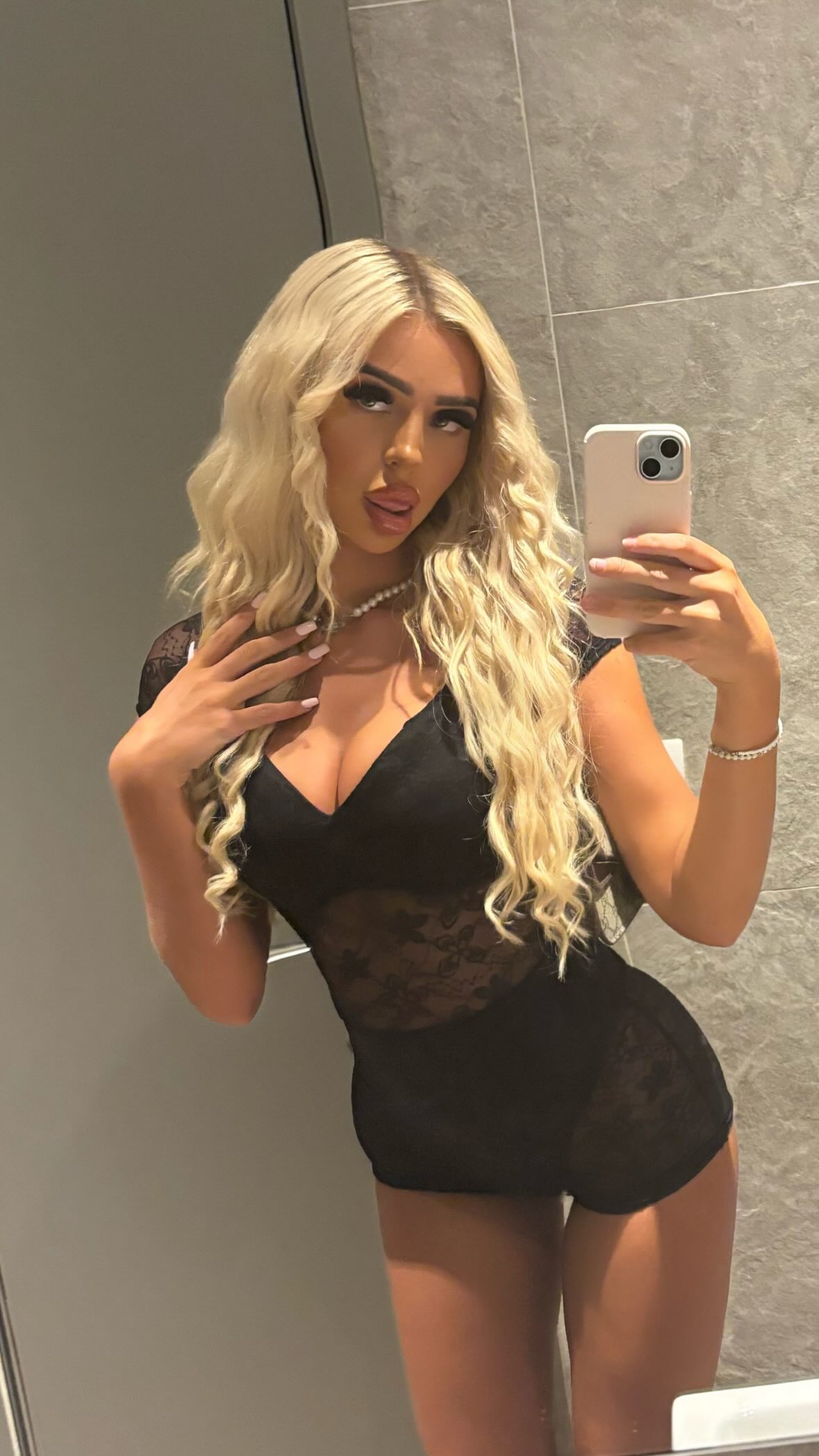 ellie.coldwell instagram image archive image