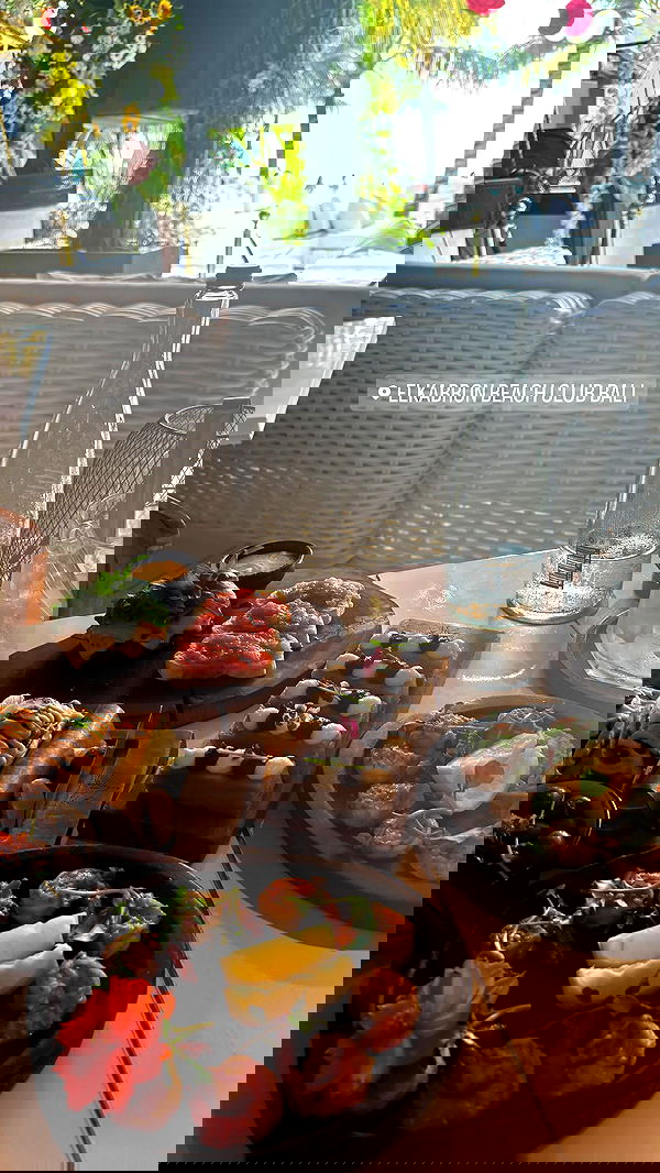 ellie.coldwell image ~ Altpins