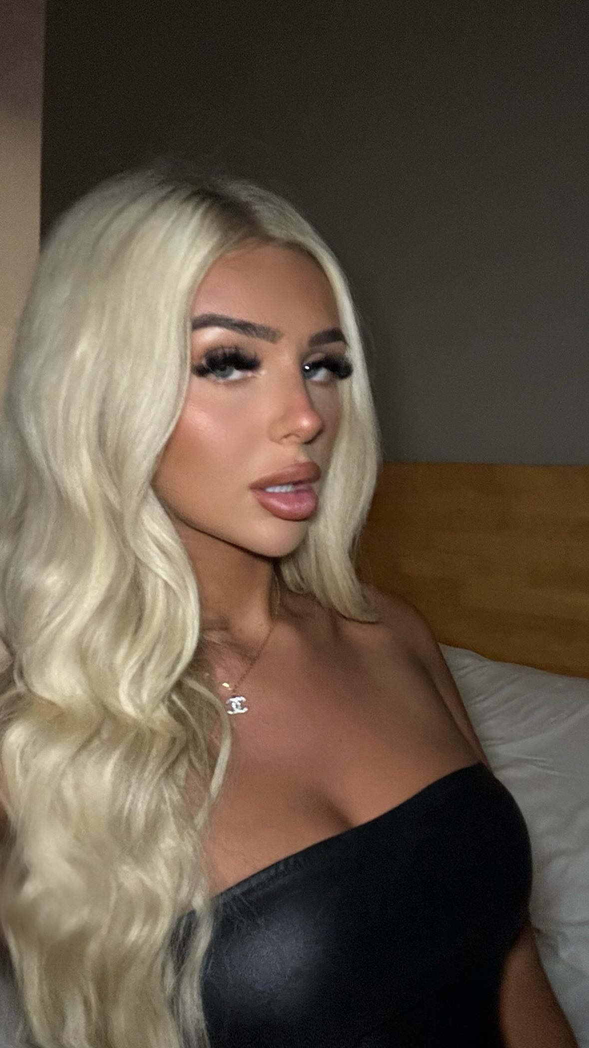 ellie.coldwell instagram image archive image