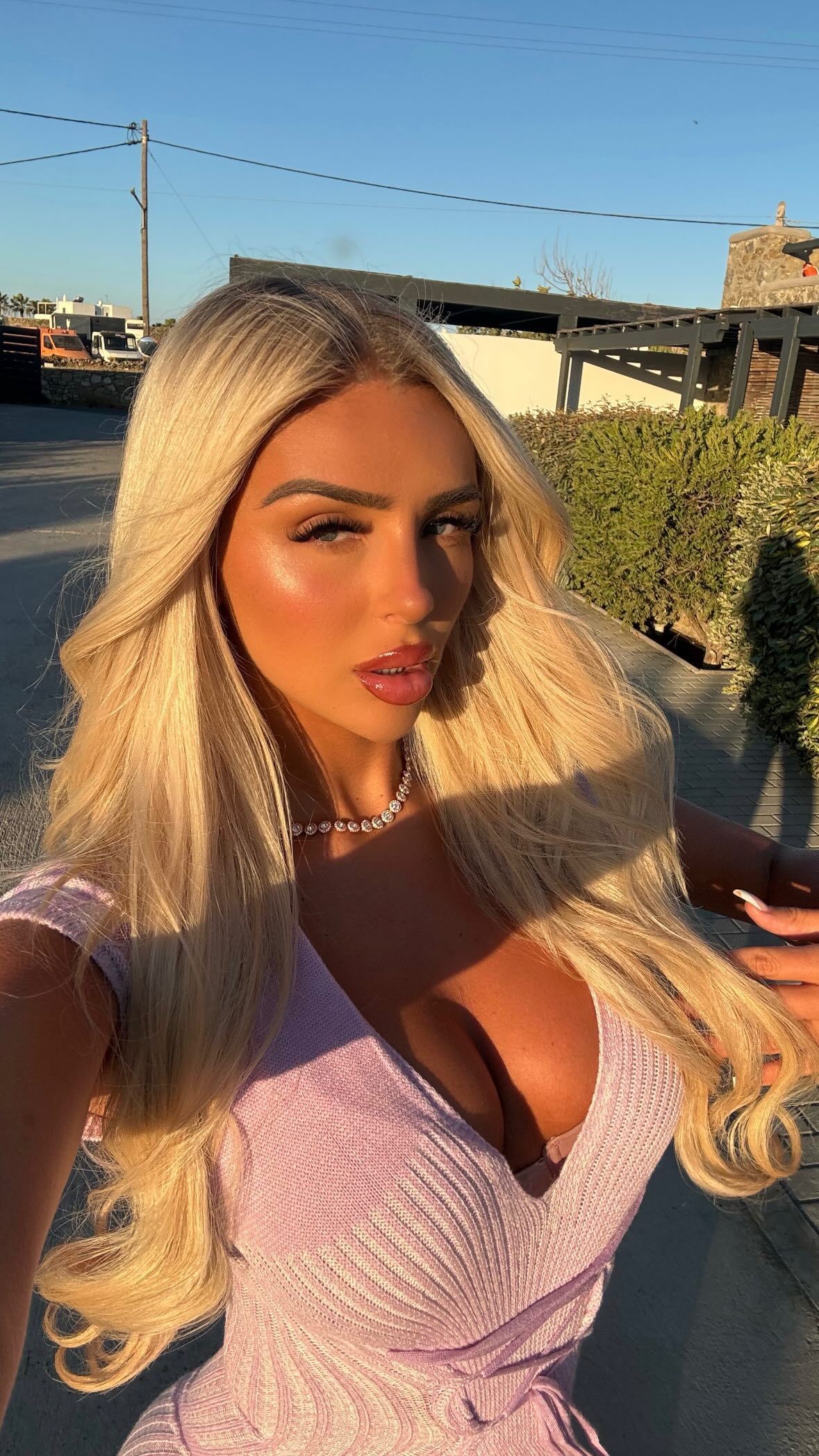 ellie.coldwell instagram image archive image