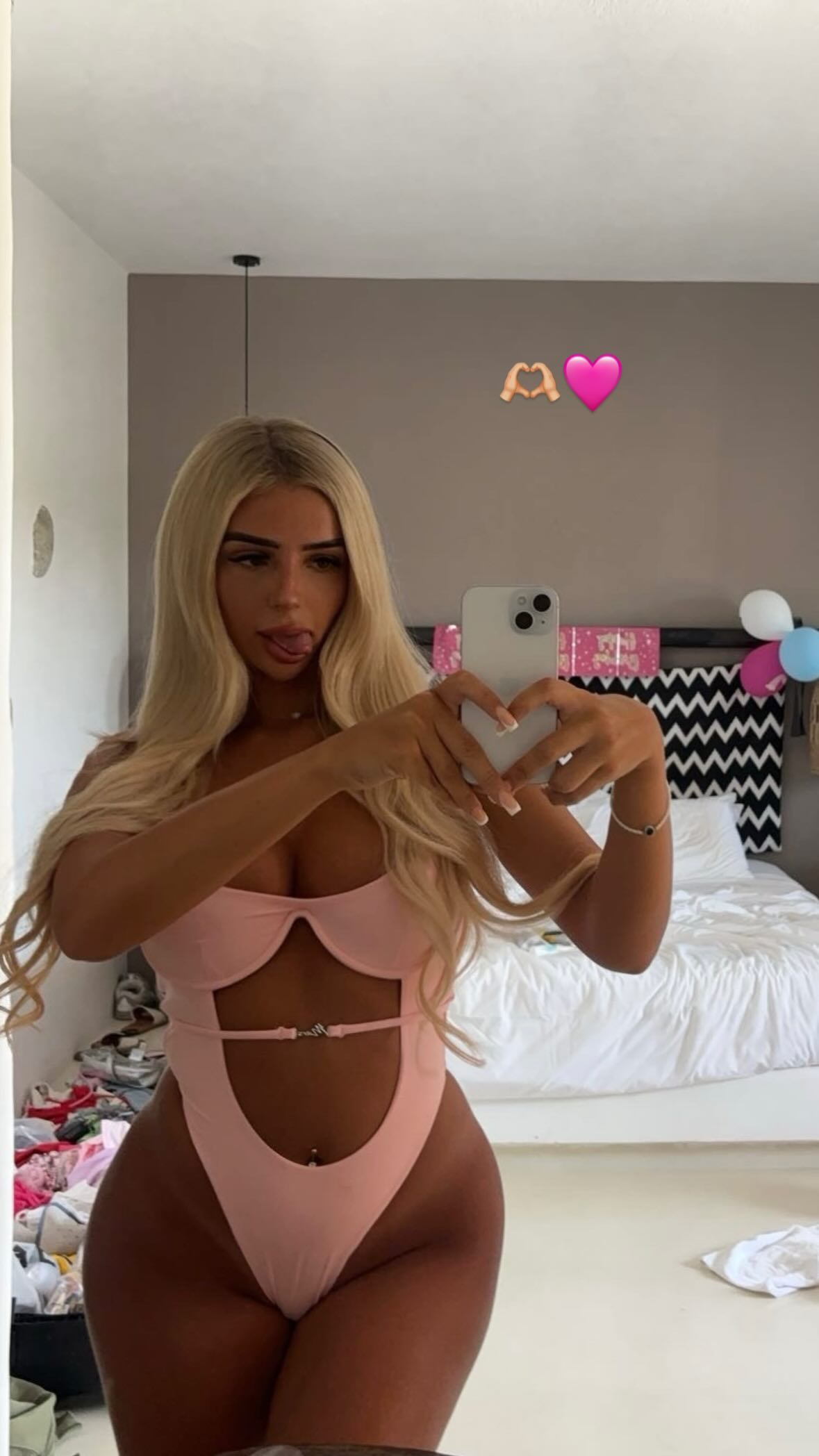 ellie.coldwell instagram image archive image