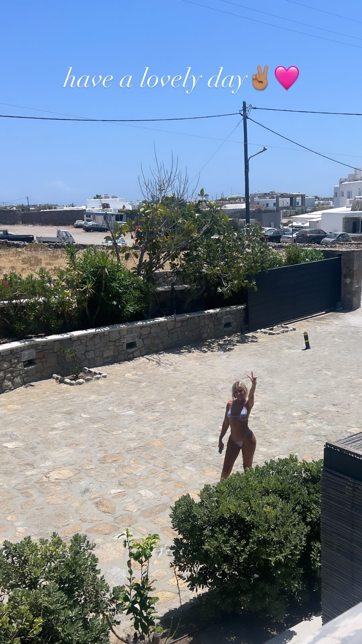 ellie.coldwell instagram image archive image