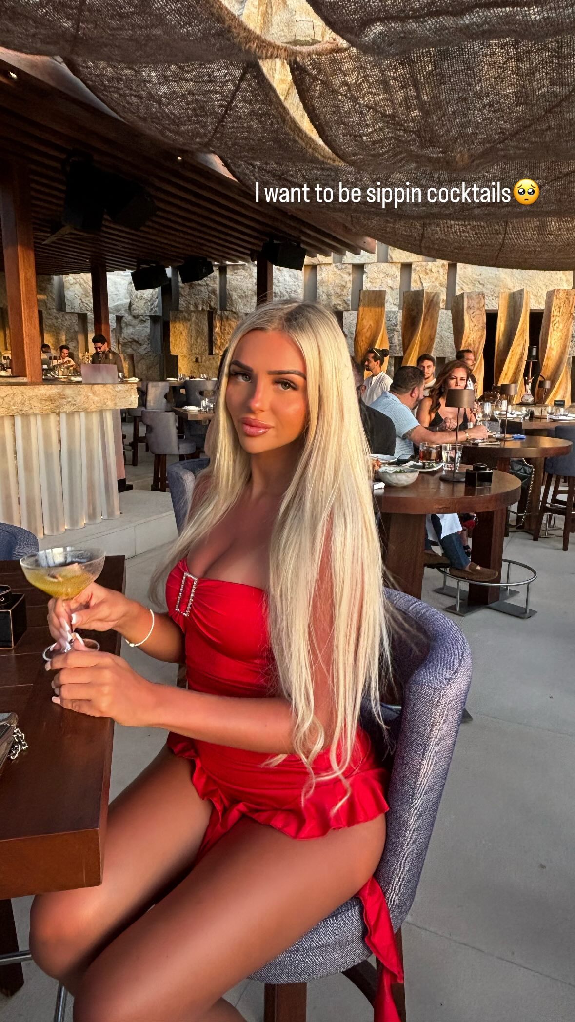 ellie.coldwell instagram image archive image