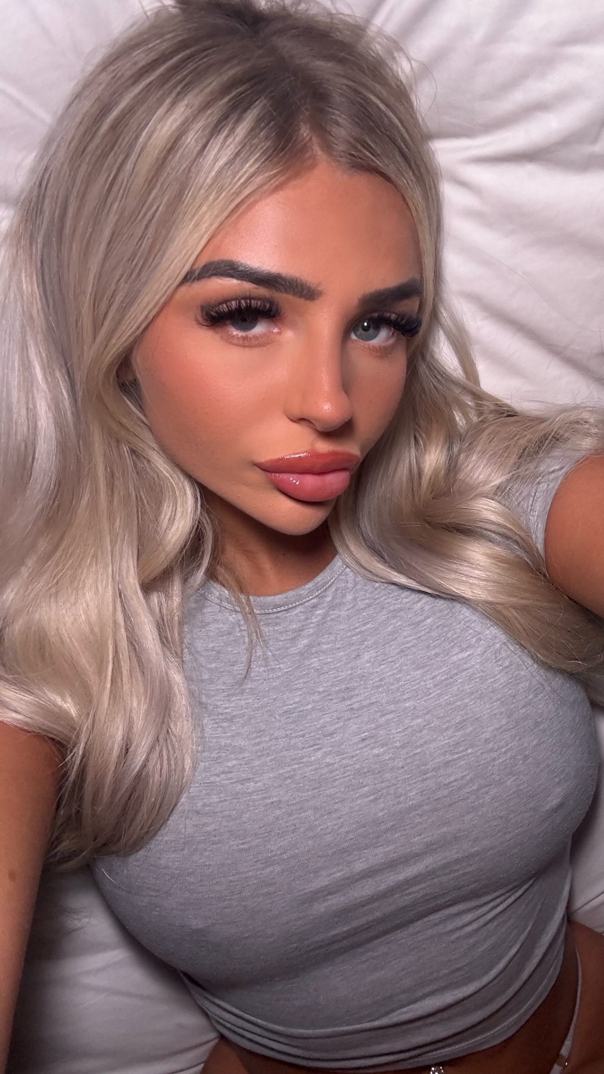 ellie.coldwell instagram image archive image