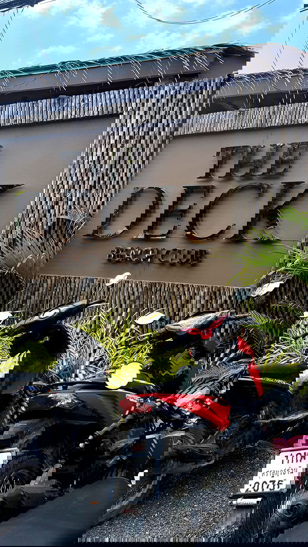 ellie.coldwell image ~ Altpins