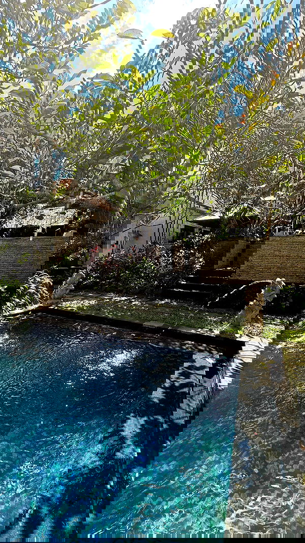 ellie.coldwell image ~ Altpins