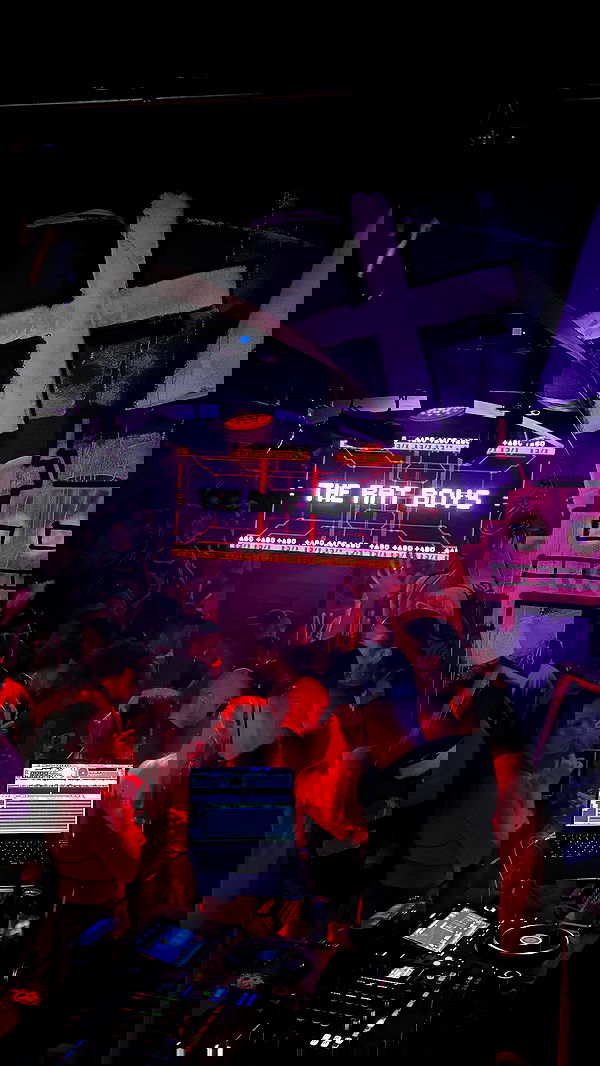 ellie.coldwell image ~ Altpins