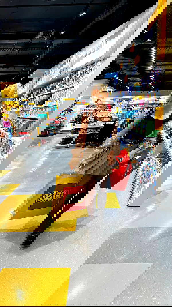 emxllouise2 image ~ Altpins