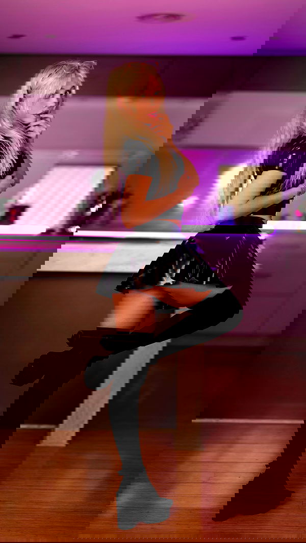 emxllouise2 image ~ Altpins