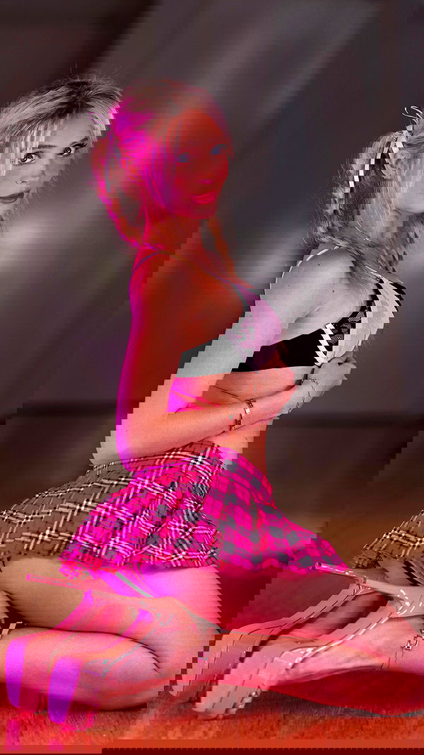 emxllouise2 image ~ Altpins