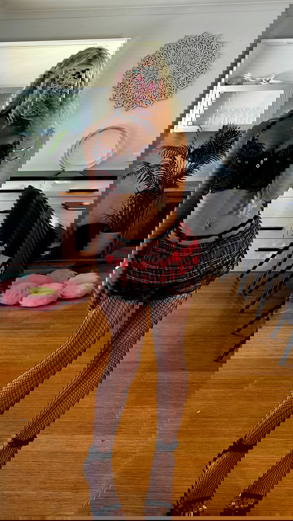 emxllouise2 image ~ Altpins