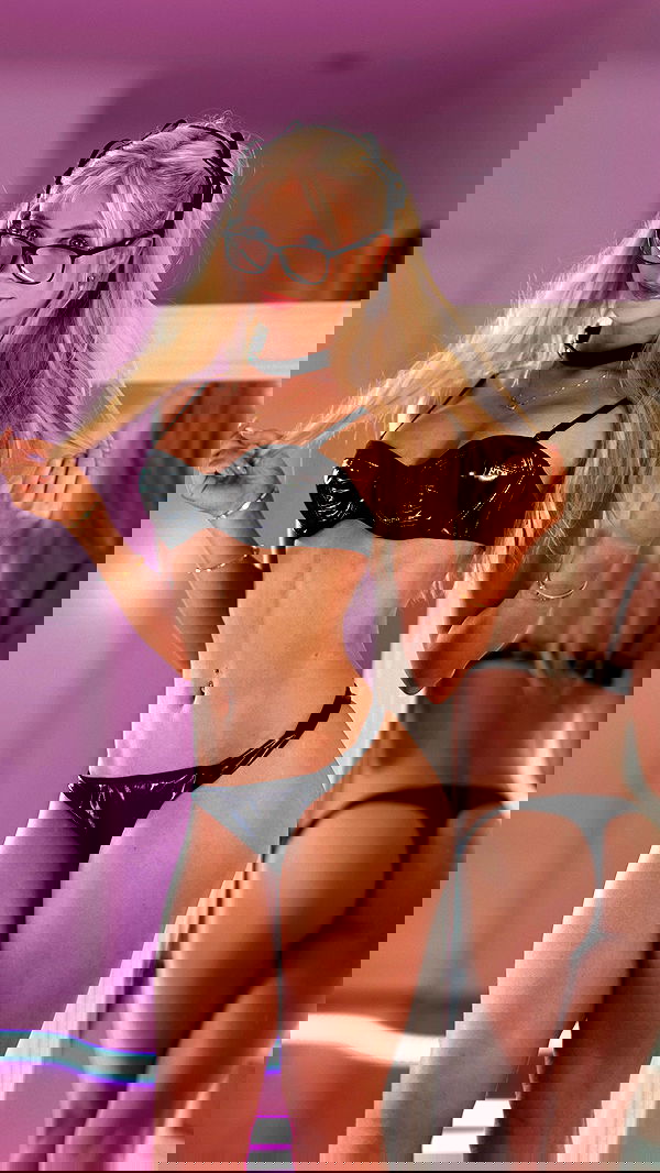 emxllouise2 image ~ Altpins