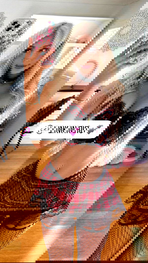 emxllouise2 image ~ Altpins