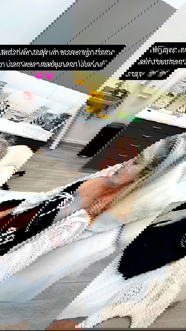 emxllouise2 image ~ Altpins