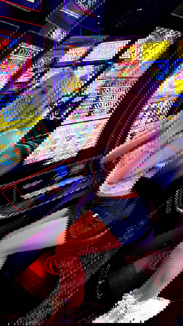 emxllouise2 image ~ Altpins