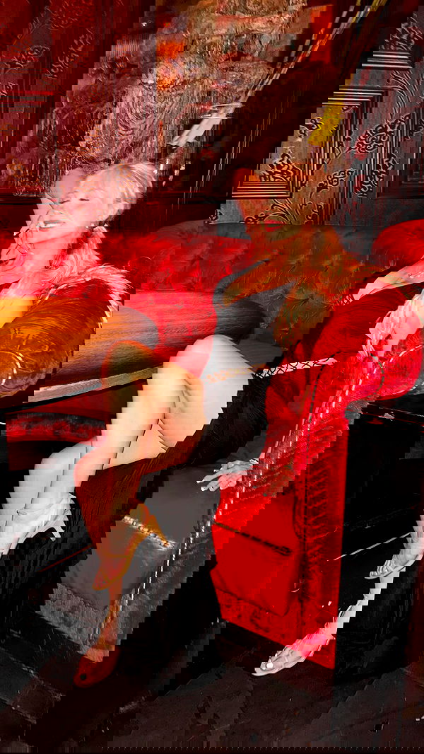 emxllouise2 image ~ Altpins