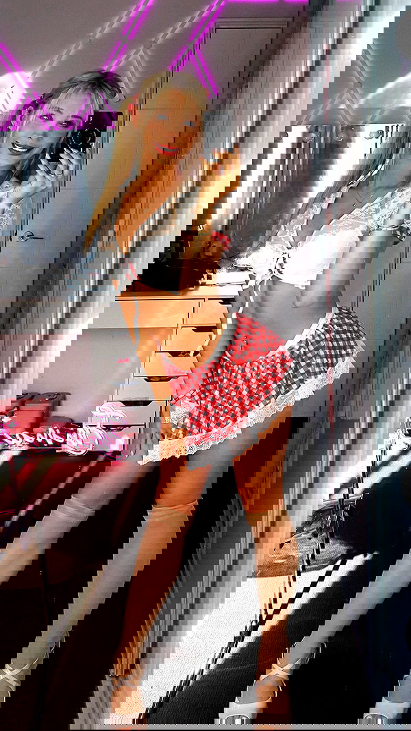 emxllouise2 image ~ Altpins