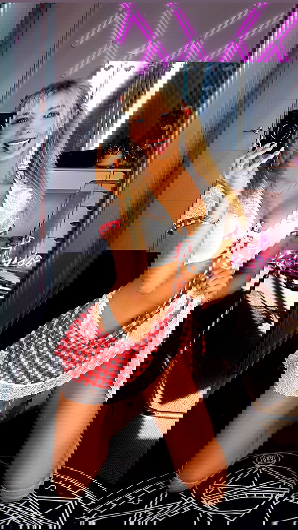 emxllouise2 image ~ Altpins