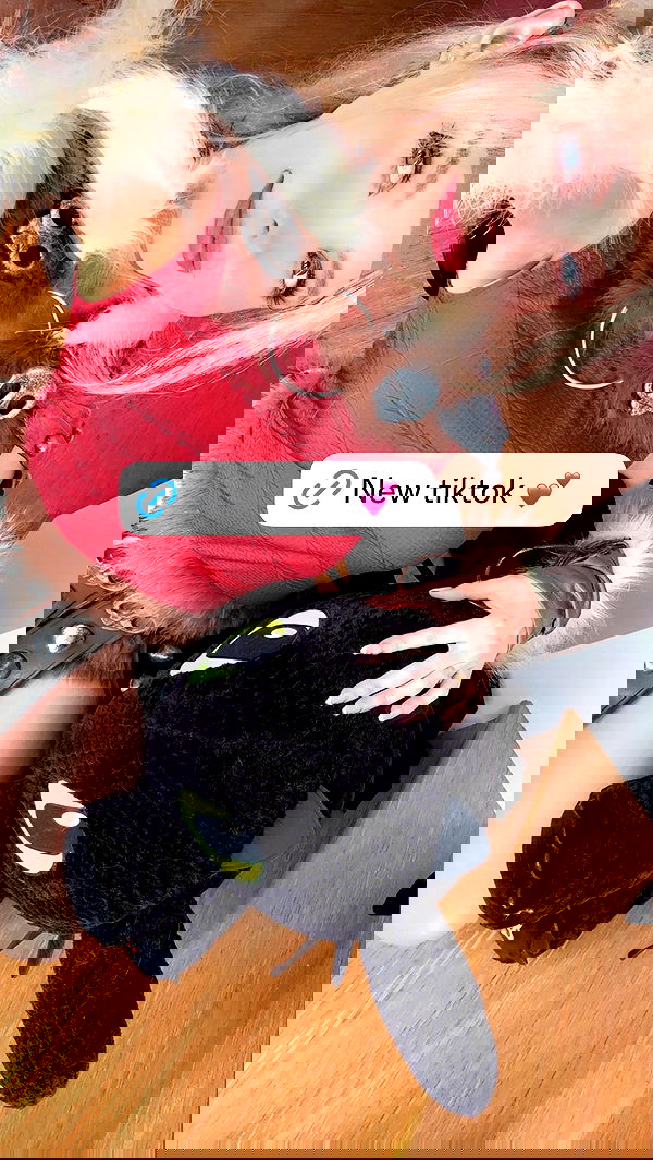 emxllouise2 image ~ Altpins