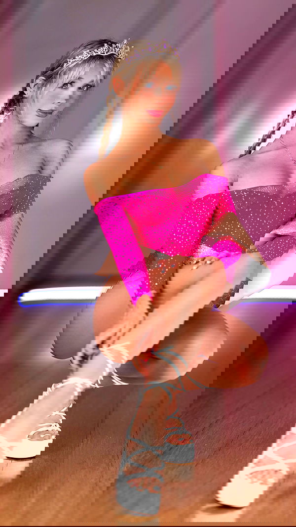 emxllouise2 image ~ Altpins