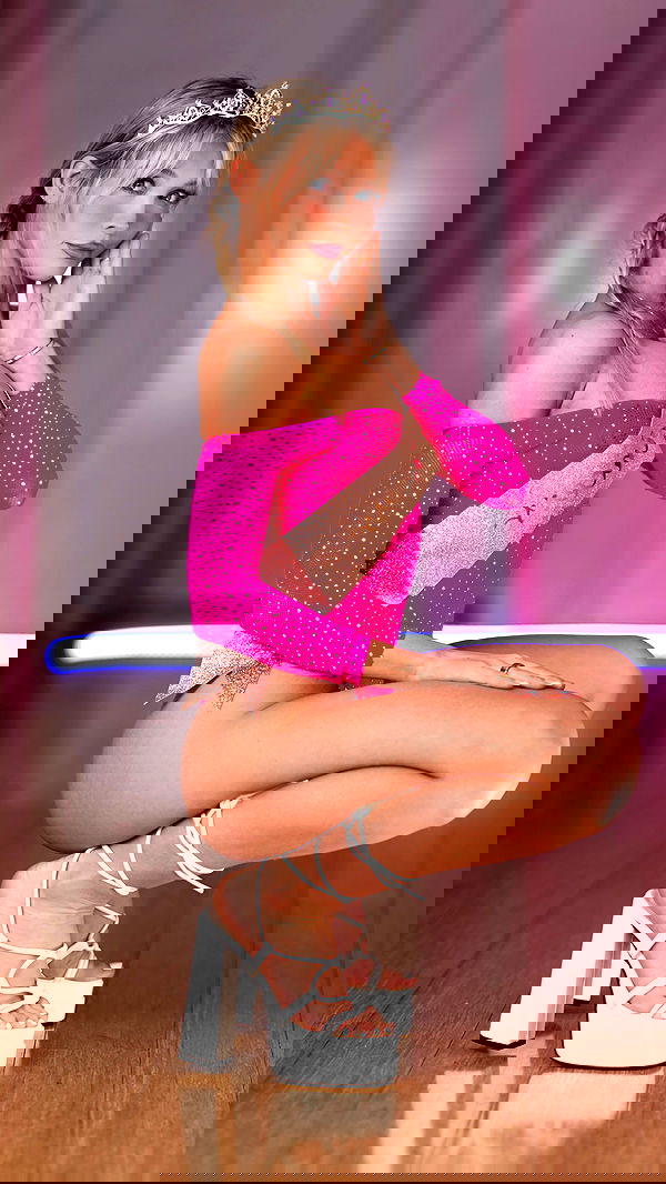 emxllouise2 image ~ Altpins