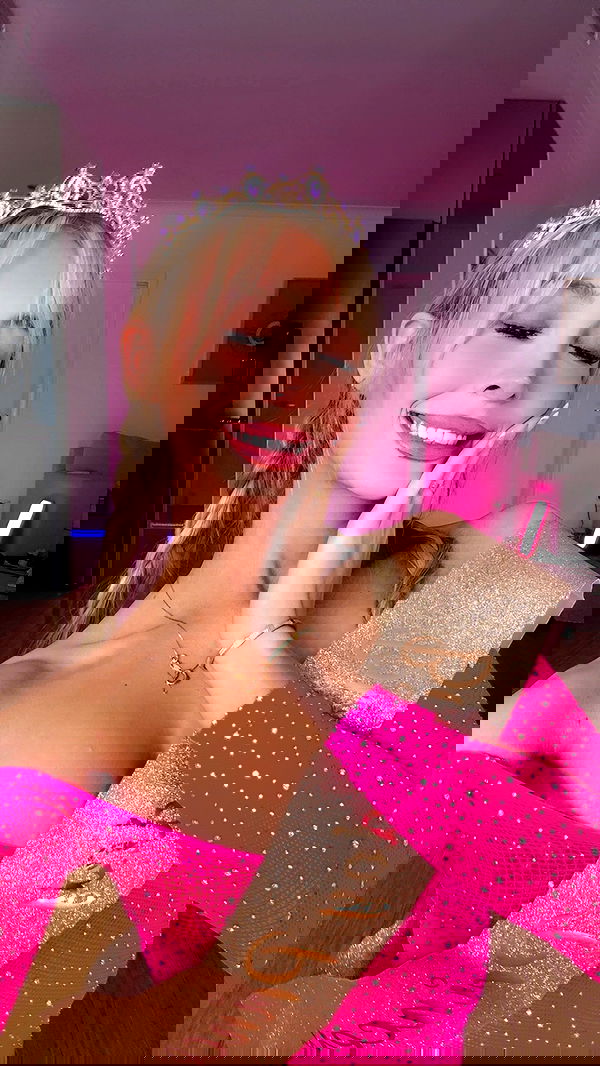 emxllouise2 image ~ Altpins