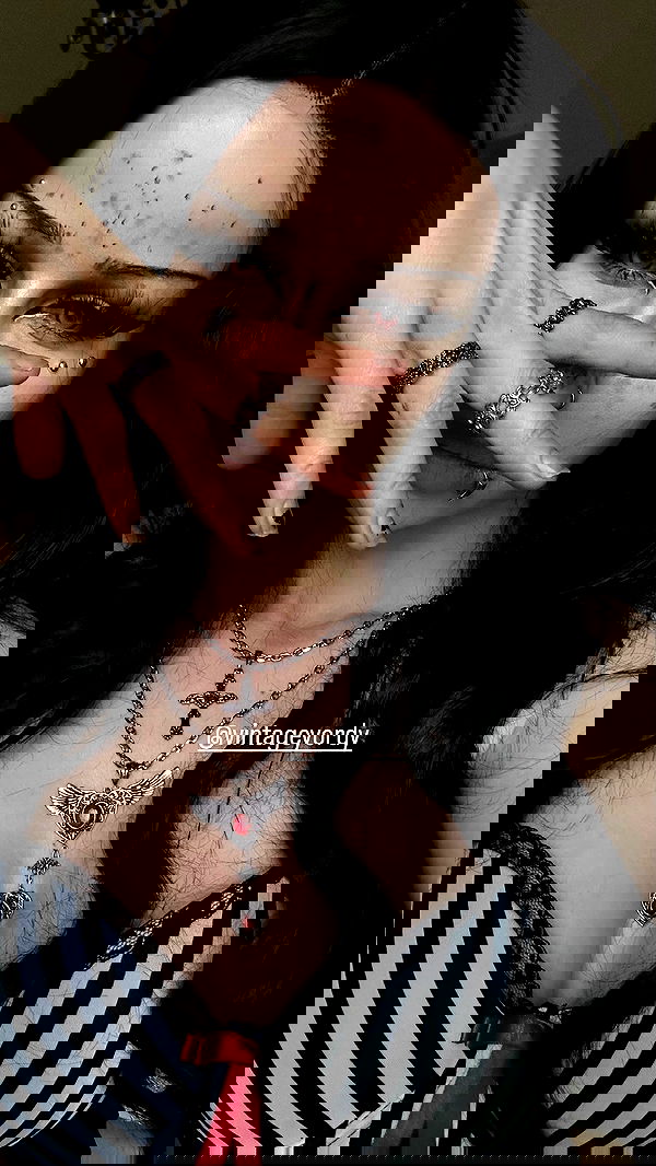 evameganosova image ~ Altpins