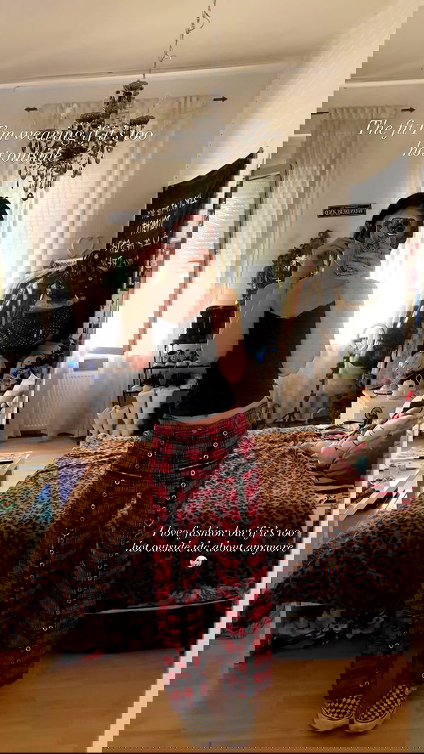 evameganosova image ~ Altpins