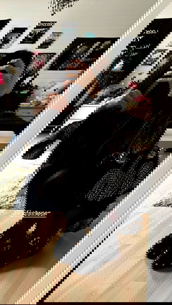 evameganosova image ~ Altpins